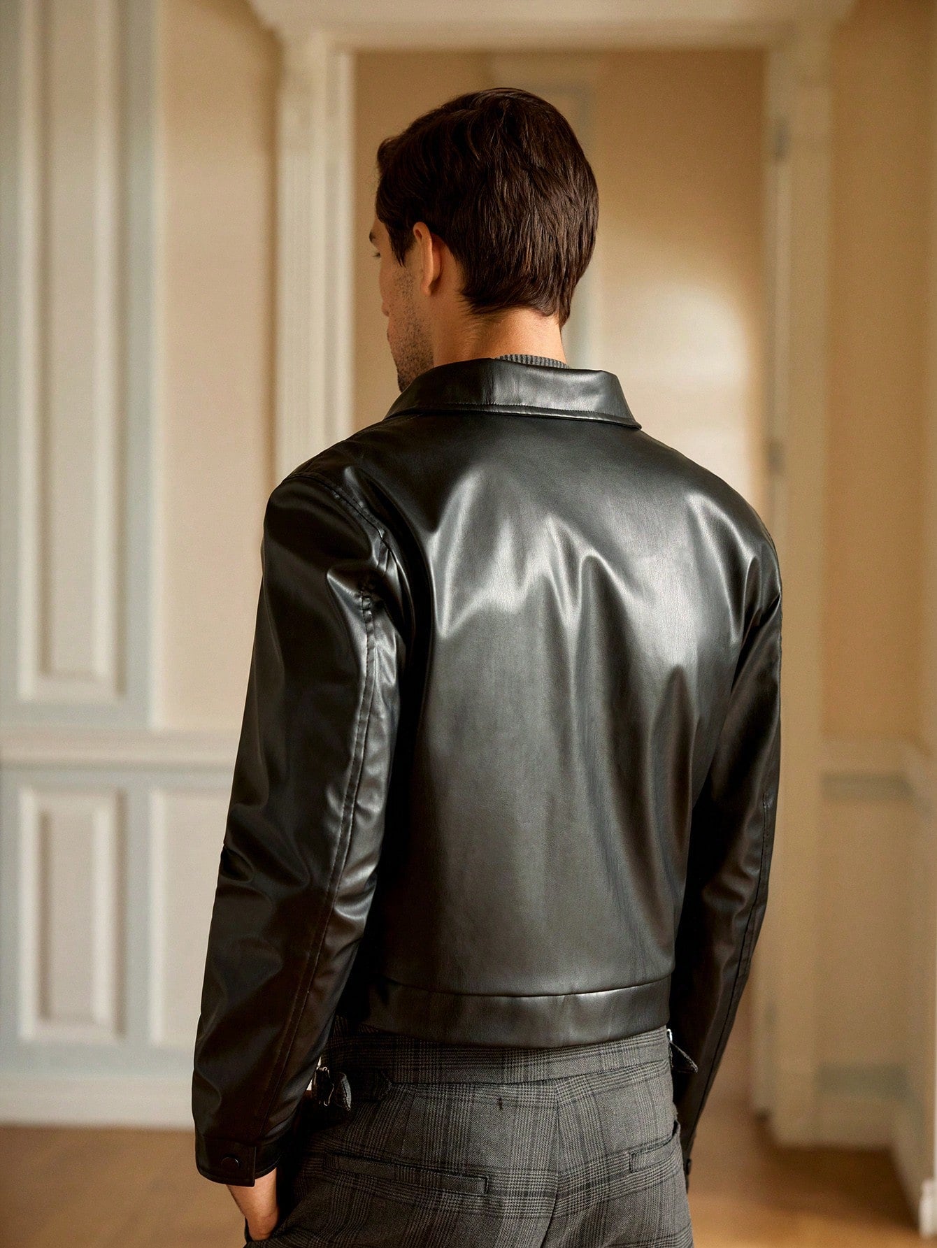 Men's casual streetwear jacket with zipper in PU leather.